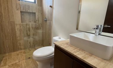 RENTA DE DEPARTAMENTO PARA ESTRENAR EN VIA CUMBRES, 3 RECS Y SALA DE TV