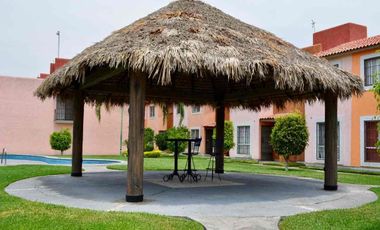 Hermosa casa en condominio con alberca