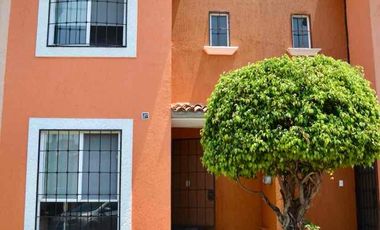 Hermosa casa en condominio con alberca