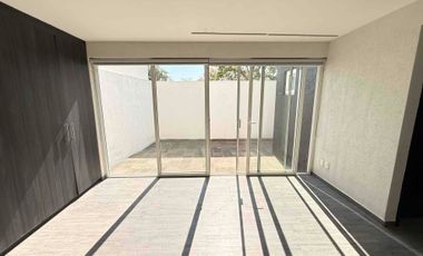 Se renta casa dentro de coto privado Vistas Altozano 3 recámaras