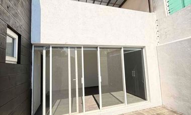Se renta casa dentro de coto privado Vistas Altozano 3 recámaras