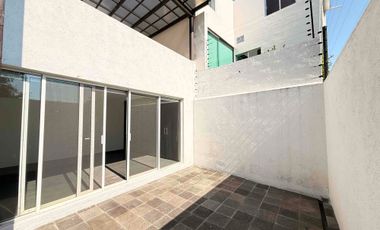 Se renta casa dentro de coto privado Vistas Altozano 3 recámaras