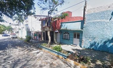 VENTA CASA CON TRES RECAMARAS EN VICENTE GUERRERO CENTRO COATZACOALCOS VERACRUZ
