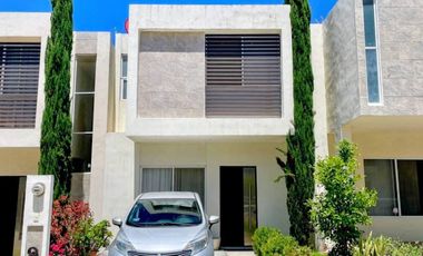 VENTA de casa en Rancho Santa Mónica