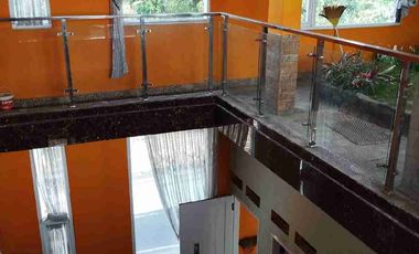dijual /sewa ruko 3 1/2 lantai