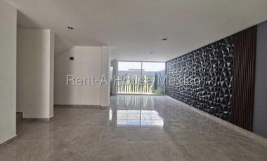 Casa en renta en Zibatá con roof y estacionamiento techado Bpa2816