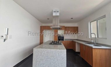 Casa en renta en Zibatá con roof y estacionamiento techado Bpa2816