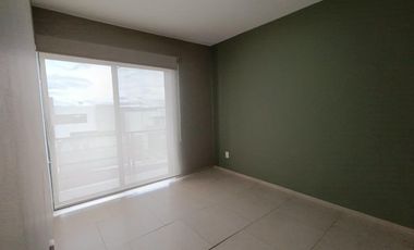 Zibatá Casa de 3 niveles con asador y espacios amplios en renta Bpa2587