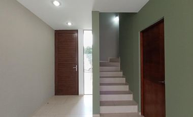 Zibatá Casa de 3 niveles con asador y espacios amplios en renta Bpa2587