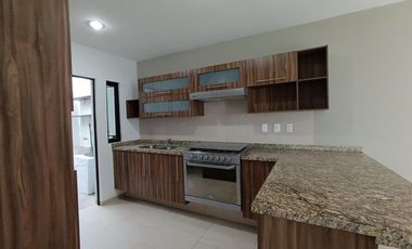Zibatá Casa de 3 niveles con asador y espacios amplios en renta Bpa2587