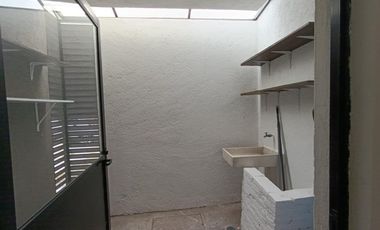 Zibatá Casa de 3 niveles con asador y espacios amplios en renta Bpa2587