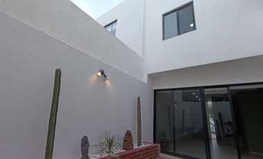 Zibatá Casa de 3 niveles con asador y espacios amplios en renta Bpa2587