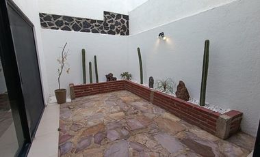 Zibatá Casa de 3 niveles con asador y espacios amplios en renta Bpa2587