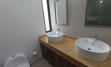 Zibatá Casa de 3 niveles con asador y espacios amplios en renta Bpa2587