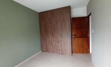 Zibatá Casa de 3 niveles con asador y espacios amplios en renta Bpa2587