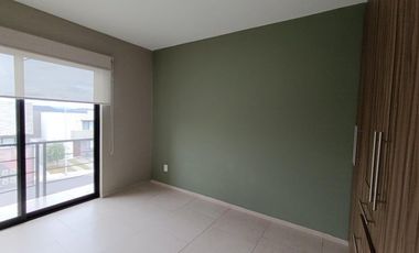 Zibatá Casa de 3 niveles con asador y espacios amplios en renta Bpa2587