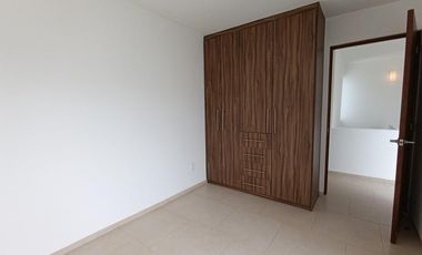 Zibatá Casa de 3 niveles con asador y espacios amplios en renta Bpa2587