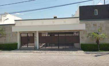 Casa en Excelente Ubicación (Villas de Irapuato) Lista para habitar, Trato directo ( No inmobiliarias)