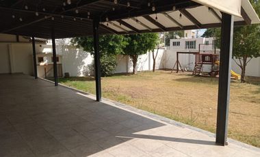 Casa en Excelente Ubicación (Villas de Irapuato) Lista para habitar, Trato directo ( No inmobiliarias)
