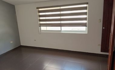 Casa en Excelente Ubicación (Villas de Irapuato) Lista para habitar, Trato directo ( No inmobiliarias)