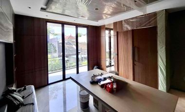 Jual Rumah Lux Baru LT 140m2 Swimming Pool di Puri Indah, Jakbar