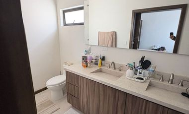 SE VENDE HERMOSA CASA CON ALBERCA EN RESIDENCIAL  ALBOREAL