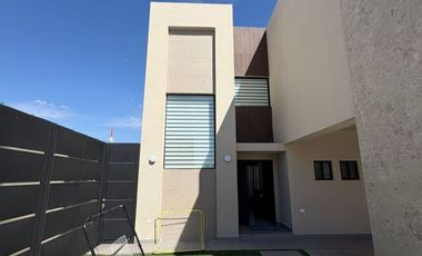 SE VENDE HERMOSA CASA CON ALBERCA EN RESIDENCIAL  ALBOREAL