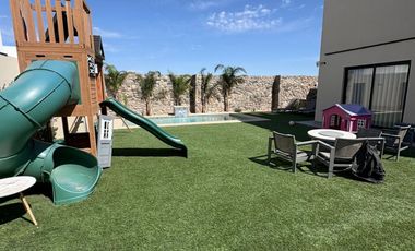 SE VENDE HERMOSA CASA CON ALBERCA EN RESIDENCIAL  ALBOREAL