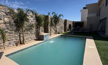 SE VENDE HERMOSA CASA CON ALBERCA EN RESIDENCIAL  ALBOREAL