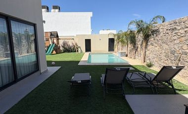 SE VENDE HERMOSA CASA CON ALBERCA EN RESIDENCIAL  ALBOREAL
