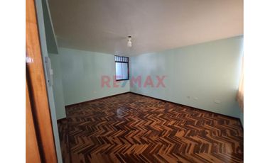 Alquiler De Amplia Casa Para Empresas Urb Santa Maria S/. 6,500.00