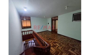 Alquiler De Amplia Casa Para Empresas Urb Santa Maria S/. 6,500.00