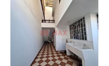 Alquiler De Amplia Casa Para Empresas Urb Santa Maria S/. 6,500.00