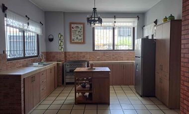 Alquiler de casa en Puerto azul vía a la costa