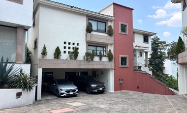 Hermosa casa en condominio rodeada de vistas verdes, un remanso de paz en la ciudad