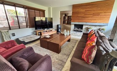Hermosa casa en condominio rodeada de vistas verdes, un remanso de paz en la ciudad
