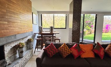 Hermosa casa en condominio rodeada de vistas verdes, un remanso de paz en la ciudad