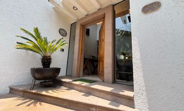 Hermosa casa en condominio rodeada de vistas verdes, un remanso de paz en la ciudad