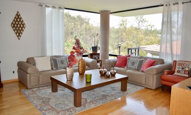 Hermosa casa en condominio rodeada de vistas verdes, un remanso de paz en la ciudad