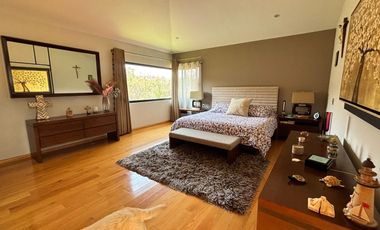 Hermosa casa en condominio rodeada de vistas verdes, un remanso de paz en la ciudad