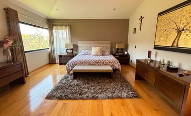 Hermosa casa en condominio rodeada de vistas verdes, un remanso de paz en la ciudad