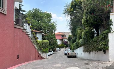 Hermosa casa en condominio rodeada de vistas verdes, un remanso de paz en la ciudad