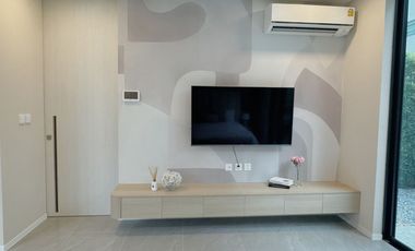 Luxury house for Sale/Rent at VIVE Krungthep Kreetha, Corner unit, 3 story detached house with private elevator. Near the Yellow Line ---------a Stati