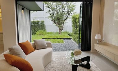 Luxury house for Sale/Rent at VIVE Krungthep Kreetha, Corner unit, 3 story detached house with private elevator. Near the Yellow Line ---------a Stati