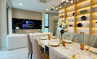 Luxury house for Sale/Rent at VIVE Krungthep Kreetha, Corner unit, 3 story detached house with private elevator. Near the Yellow Line ---------a Stati