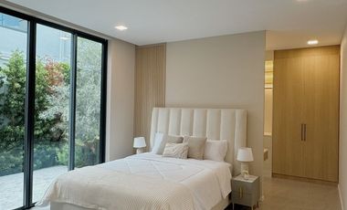 Luxury house for Sale/Rent at VIVE Krungthep Kreetha, Corner unit, 3 story detached house with private elevator. Near the Yellow Line ---------a Stati
