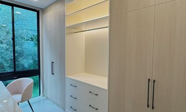 Luxury house for Sale/Rent at VIVE Krungthep Kreetha, Corner unit, 3 story detached house with private elevator. Near the Yellow Line ---------a Stati