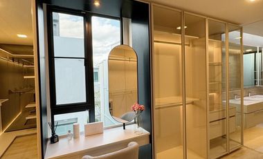 Luxury house for Sale/Rent at VIVE Krungthep Kreetha, Corner unit, 3 story detached house with private elevator. Near the Yellow Line ---------a Stati