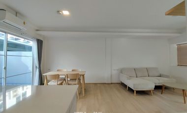 For Sale/Rent : 2-story townhome near Mega Bangna, best location in the area. Indy 2 Bangna-Ramkhamhaeng 2. Beautiful house, fully furnished