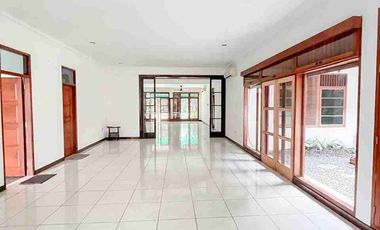 Disewa Rumah Kemang Jl. Bungur Ada Swimming Pool